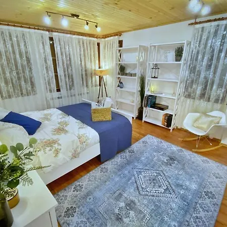 The Secret Lodge- New With Private Garage, Entire House *
