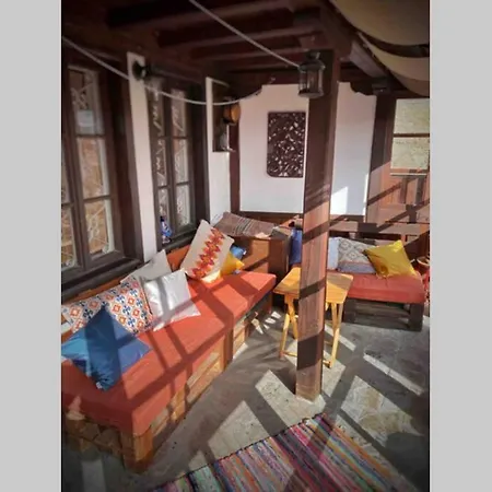 The Secret Lodge- New With Private Garage, Entire House شقة *